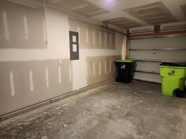 Building Photo - 1015 Course Ln