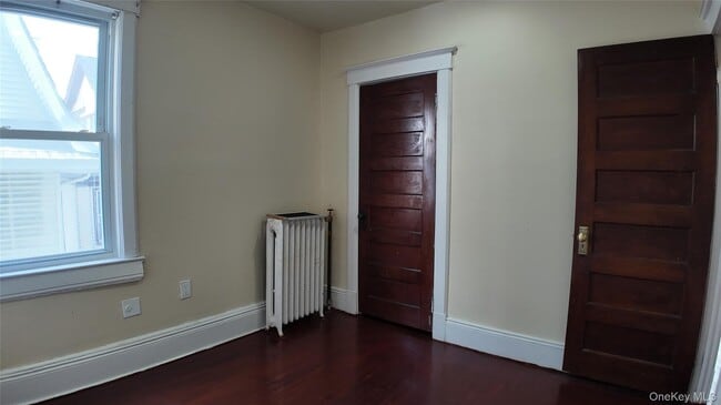 Building Photo - 8 Morris Crescent