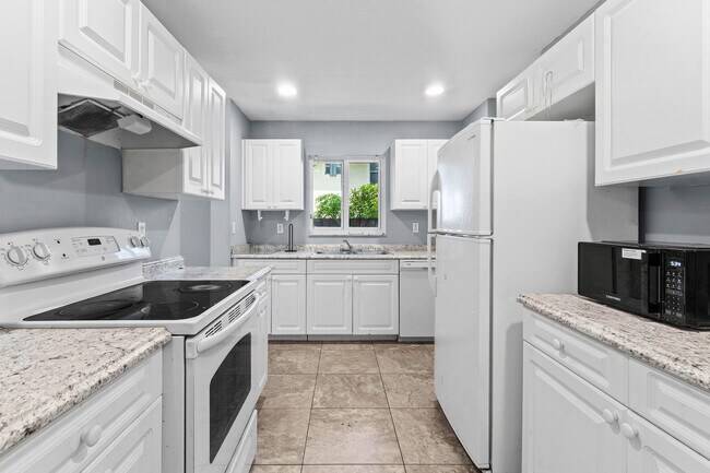 Building Photo - 13789 Yarmouth Dr