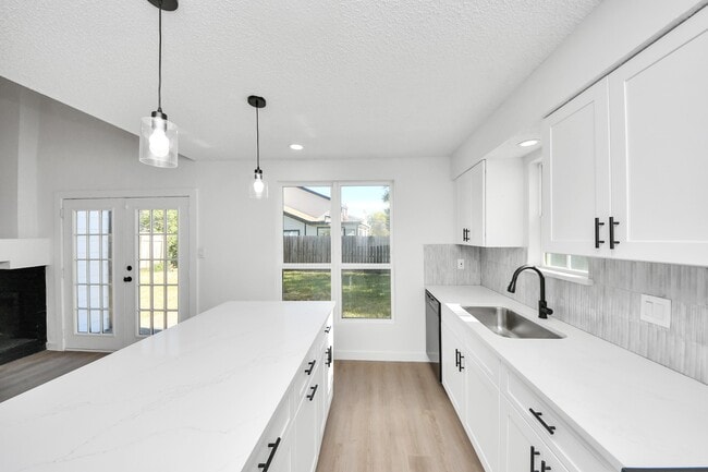 Building Photo - 2911 Meadowgrass Ln