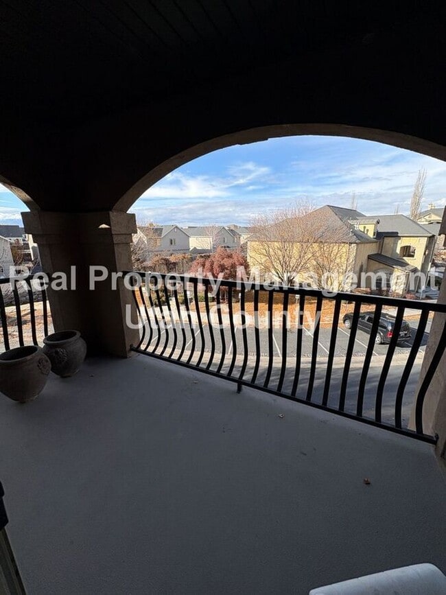 Building Photo - 581 S 2220 W