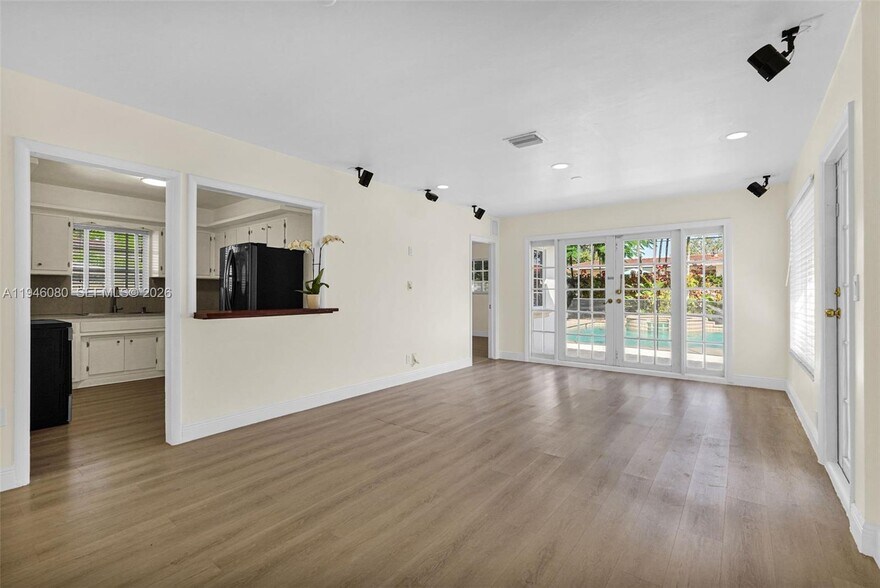 Building Photo - 5781 SW 25th St