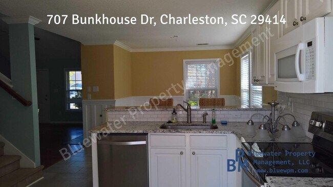 Building Photo - 707 Bunkhouse Dr