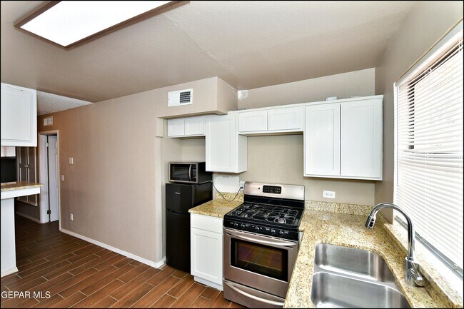 Building Photo - 3125 Hamilton Ave
