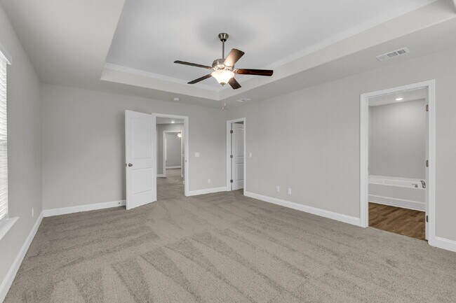 Building Photo - End Unit Townhome in Port Wentworth