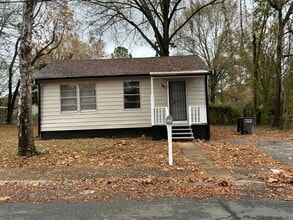 Building Photo - 3 Bedroom home central air and heat