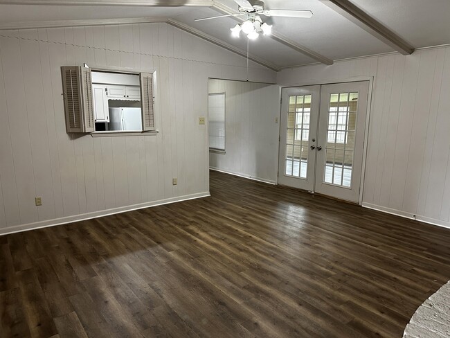 Building Photo - 128 Royal Ln