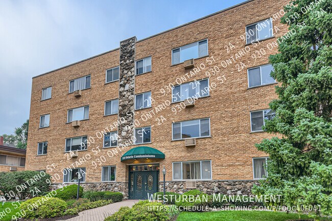 Building Photo - Convenient Living in Downtown Oak Park