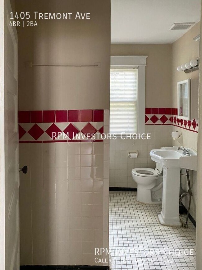 Building Photo - 1405 Tremont Ave