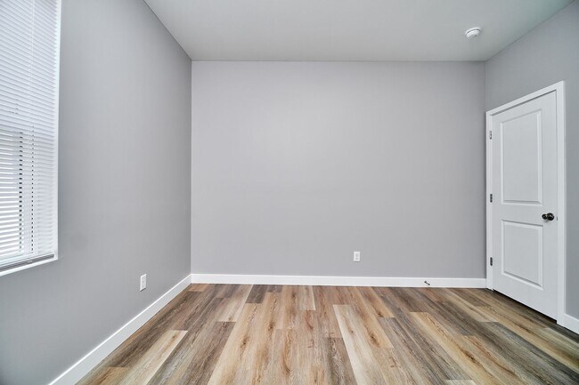 Building Photo - 415 Dequincy St