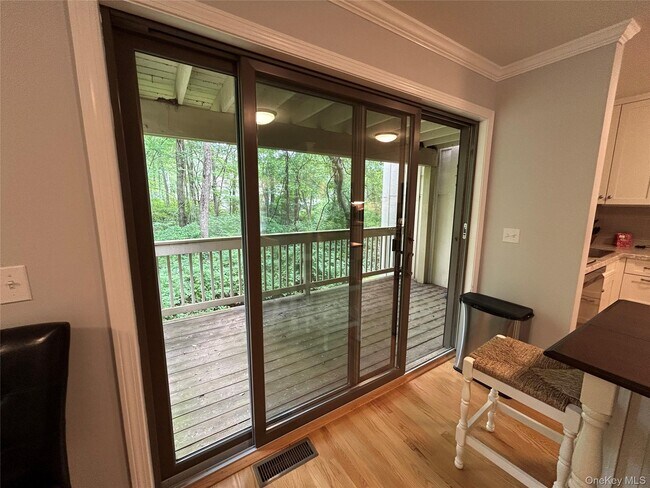 Building Photo - 277 Maplewood Dr
