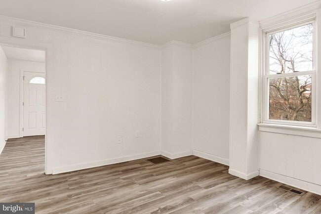 Building Photo - 3 bedroom in CD East Schools