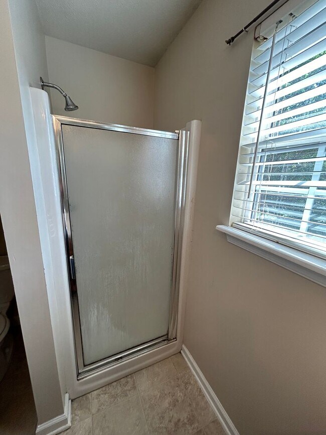 Building Photo - COMING SOON! N Greensboro, 4/2.5 home off of N Church St near Lake Jeanette & I-840