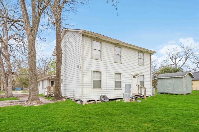 Building Photo - 1728 Connorvale Rd