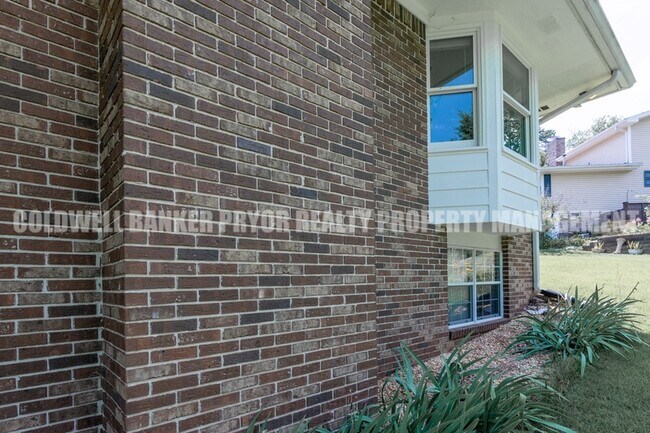 Building Photo - 211 Sandpiper Ln