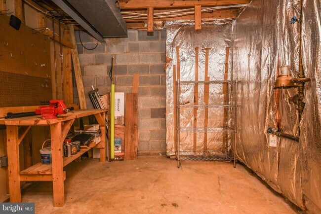 Building Photo - 27 Cross Country Ct