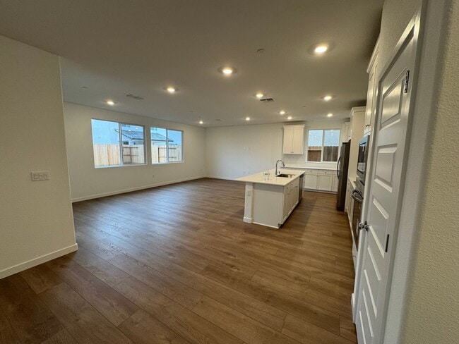 Building Photo - Charming New Home in Elk Grove, 4 bed / 3.5 bath!