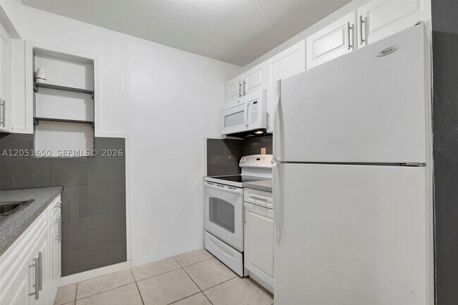 Building Photo - 670 NE 130th St