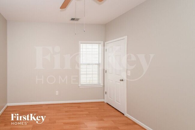 Building Photo - 388 Walker Way