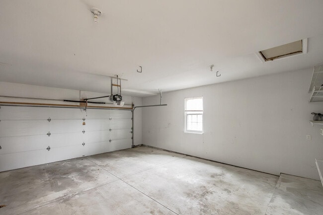 Building Photo - 324 Stratford Ln