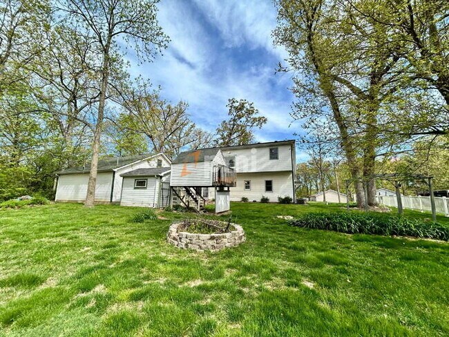 Building Photo - 5107 White Oak Terrace