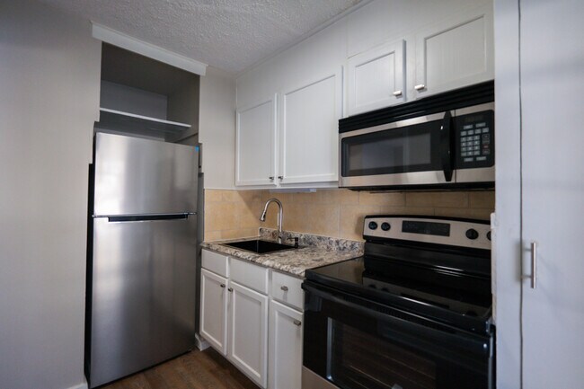 Sample Kitchen - 1027 17th St NW