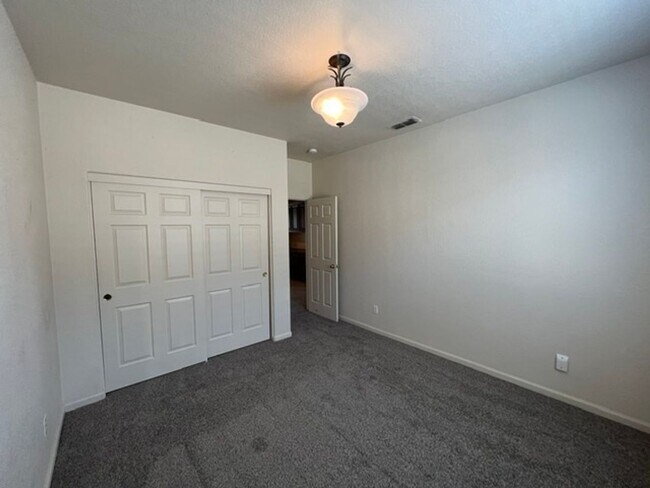 Building Photo - 2912 Medinah Way