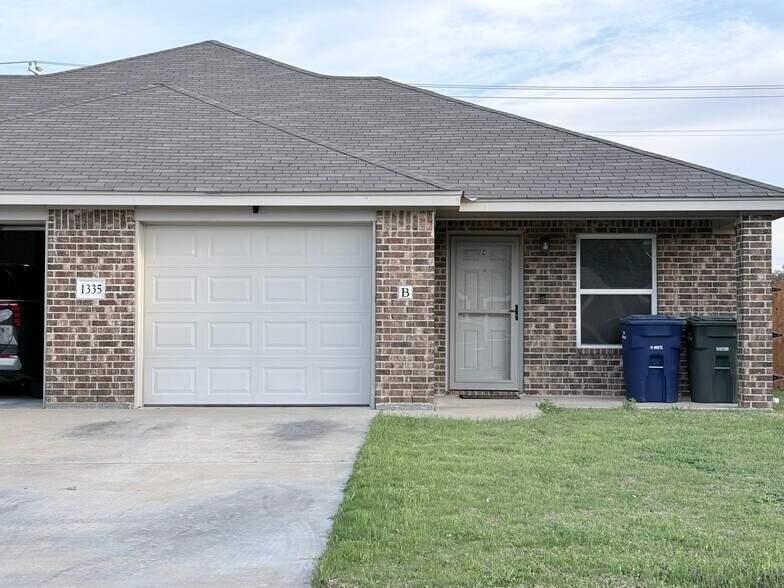Building Photo - 1335 Liberation Ln