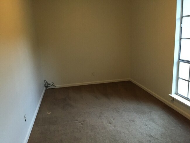 Building Photo - 3 Bed/2 Bath 2-Story Duplex in Prattville