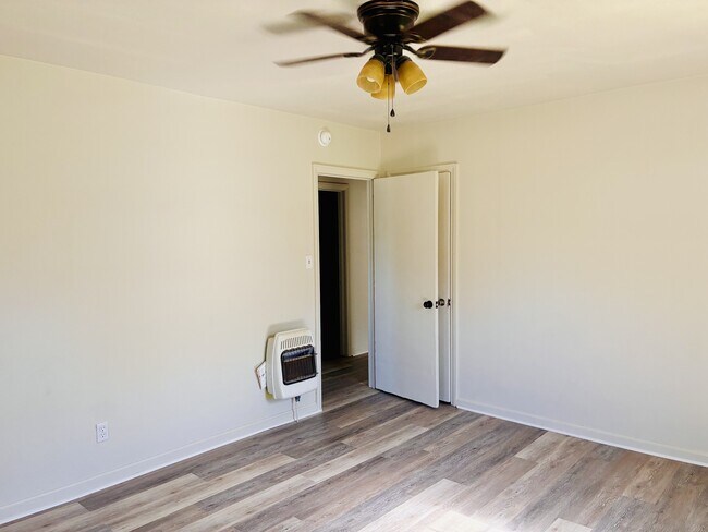 Building Photo - 806 Miller Ave