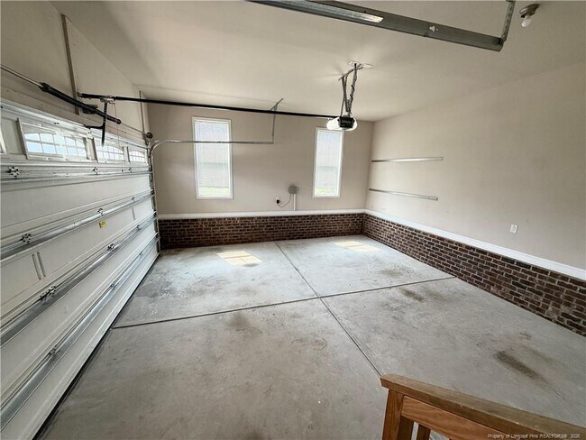Building Photo - 260 Trenton Pl