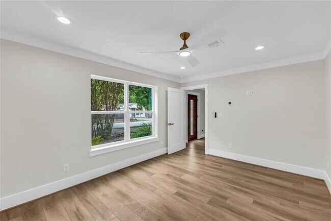 Building Photo - 602 W 28th St