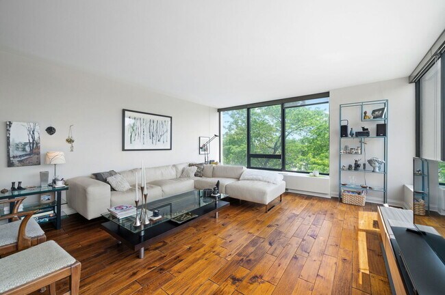 Building Photo - 2800 N Lake Shore Dr