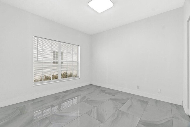 Building Photo - 7589 Colony Lake Dr