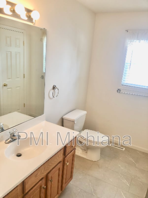 Building Photo - 51880 Courtland Dr