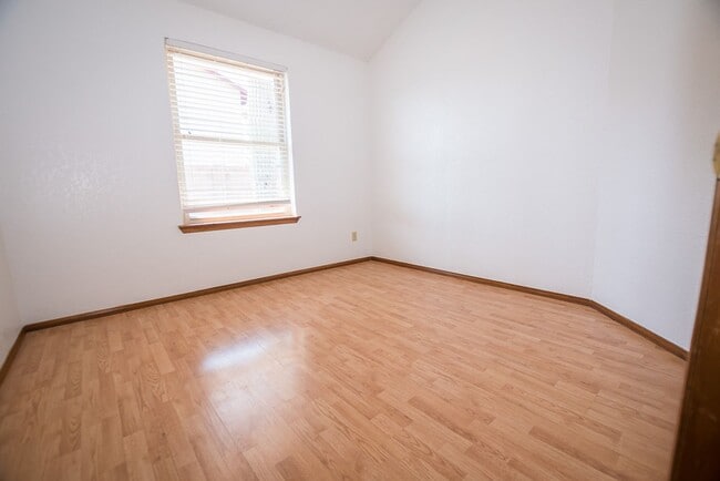 Building Photo - Contemporary home with 3 bedrooms, 2 bath, 2 car garage, A/C, Fenced Yard