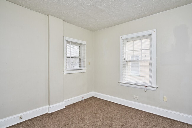 Building Photo - 5 Bedroom home available