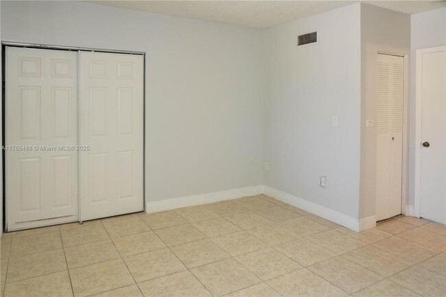 Building Photo - 3 bedroom in North Miami FL 33161