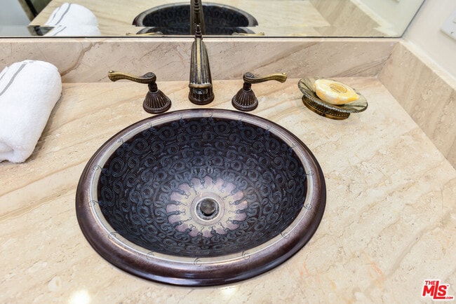 Building Photo - 11755 Montana Ave