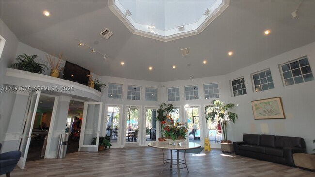 Building Photo - 8148 Sun Palm Dr