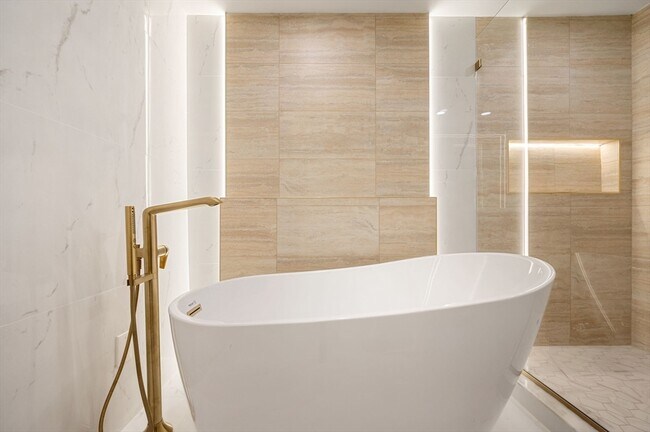 Building Photo - 75-83-83 Cambridge Pkwy