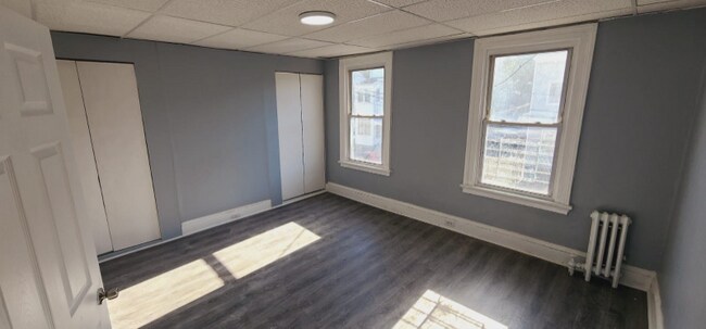 Building Photo - 74 Chestnut St