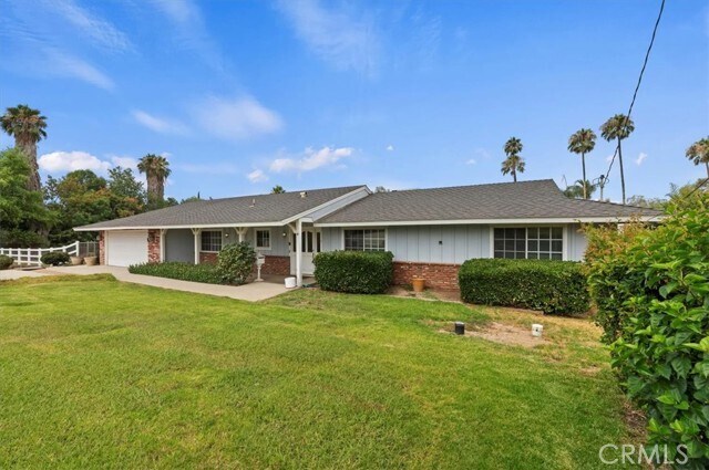 Building Photo - 15833 Ridgeway Ave