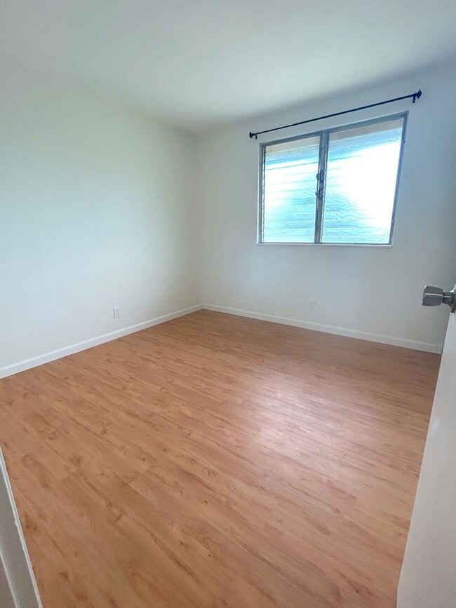 Building Photo - Completely Renovated Split-Level Nob Hill ...