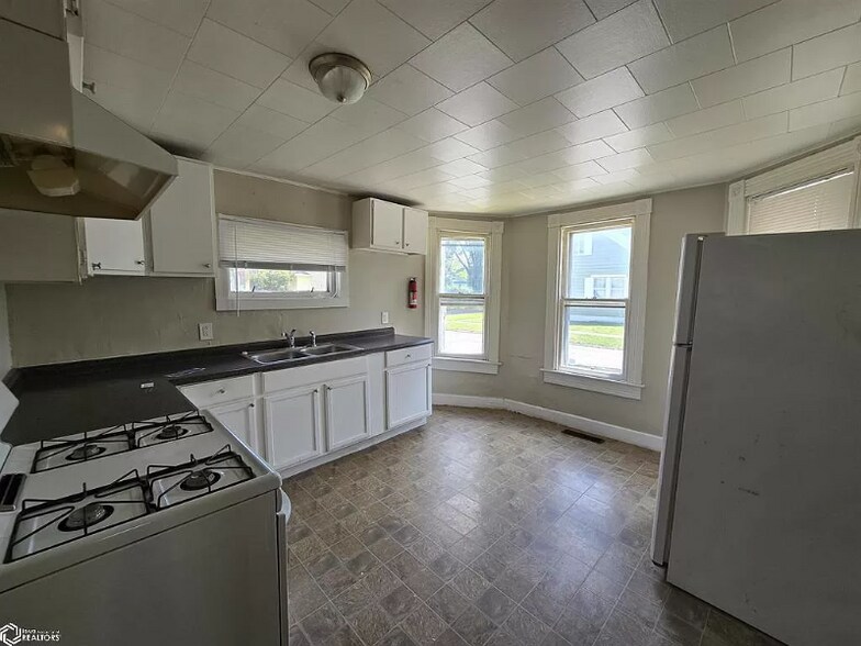 Building Photo - 1406 Corse St