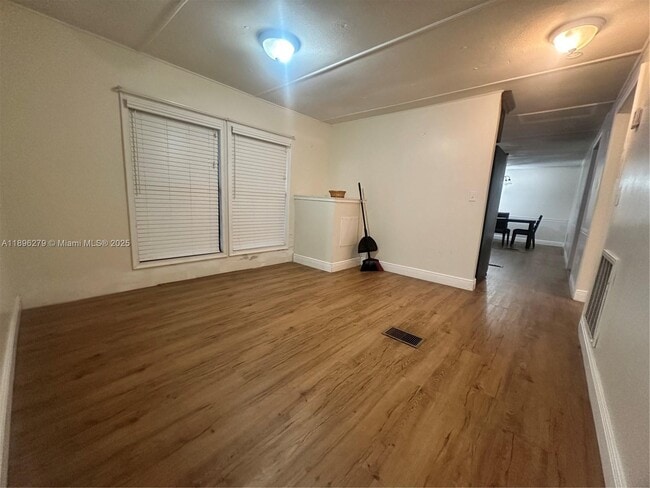 Building Photo - 3082 Hibiscus Cir