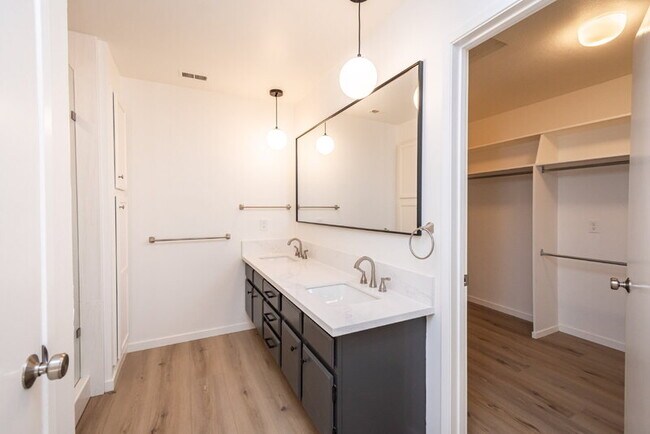 Building Photo - 478 Hartnell Pl