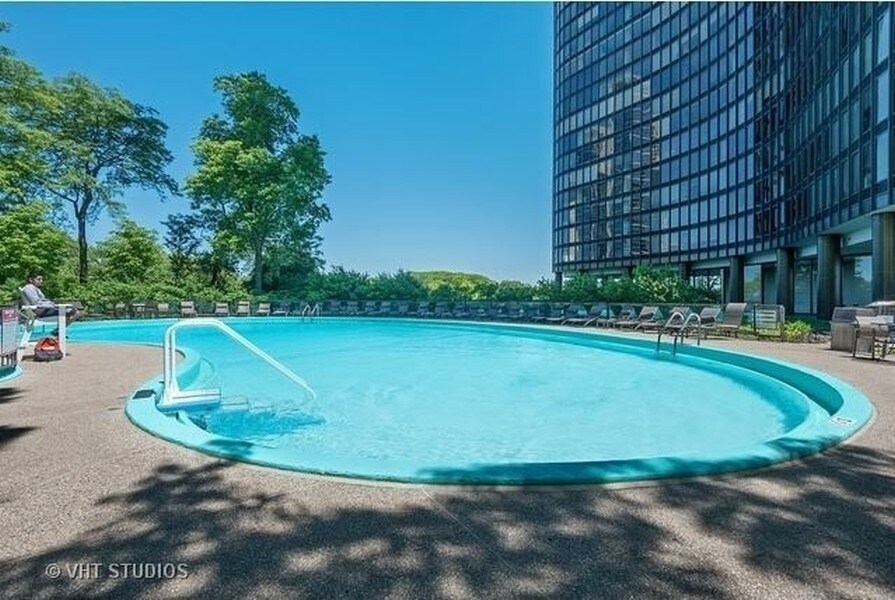 Outdoor Pool - 505 N Lake Shore Dr