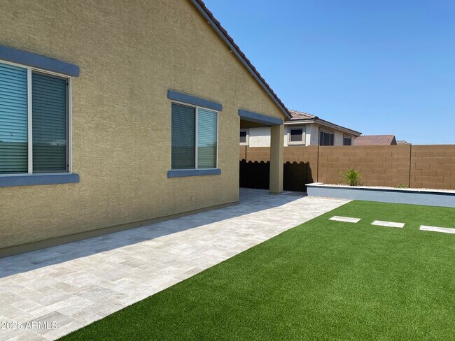 Building Photo - 8826 W Medlock Dr