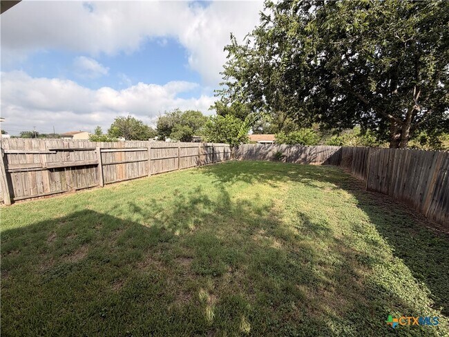 Building Photo - 239 Rosalie Dr